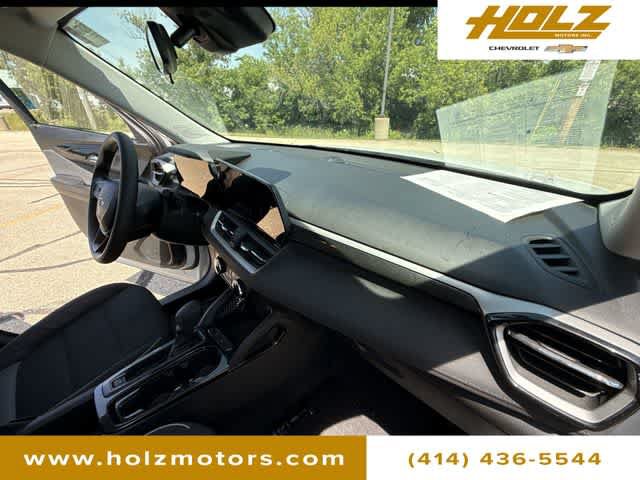 Used 2025 Chevrolet TrailBlazer LS w/ LS Convenience Package FWD image 27