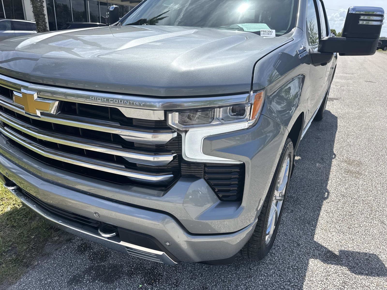 Used 2024 Chevrolet Silverado 1500 High Country w/ High Country Premium Package AWD/4WD image 9