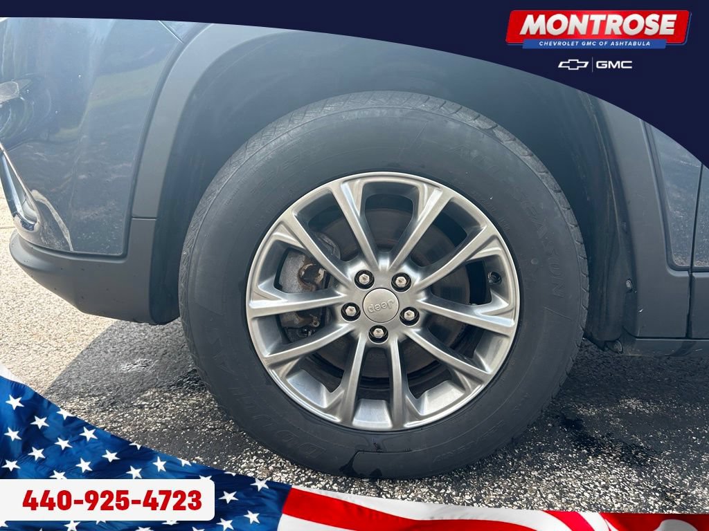 Used 2019 Jeep Cherokee Latitude Plus w/ Comfort/Convenience Group AWD/4WD image 33