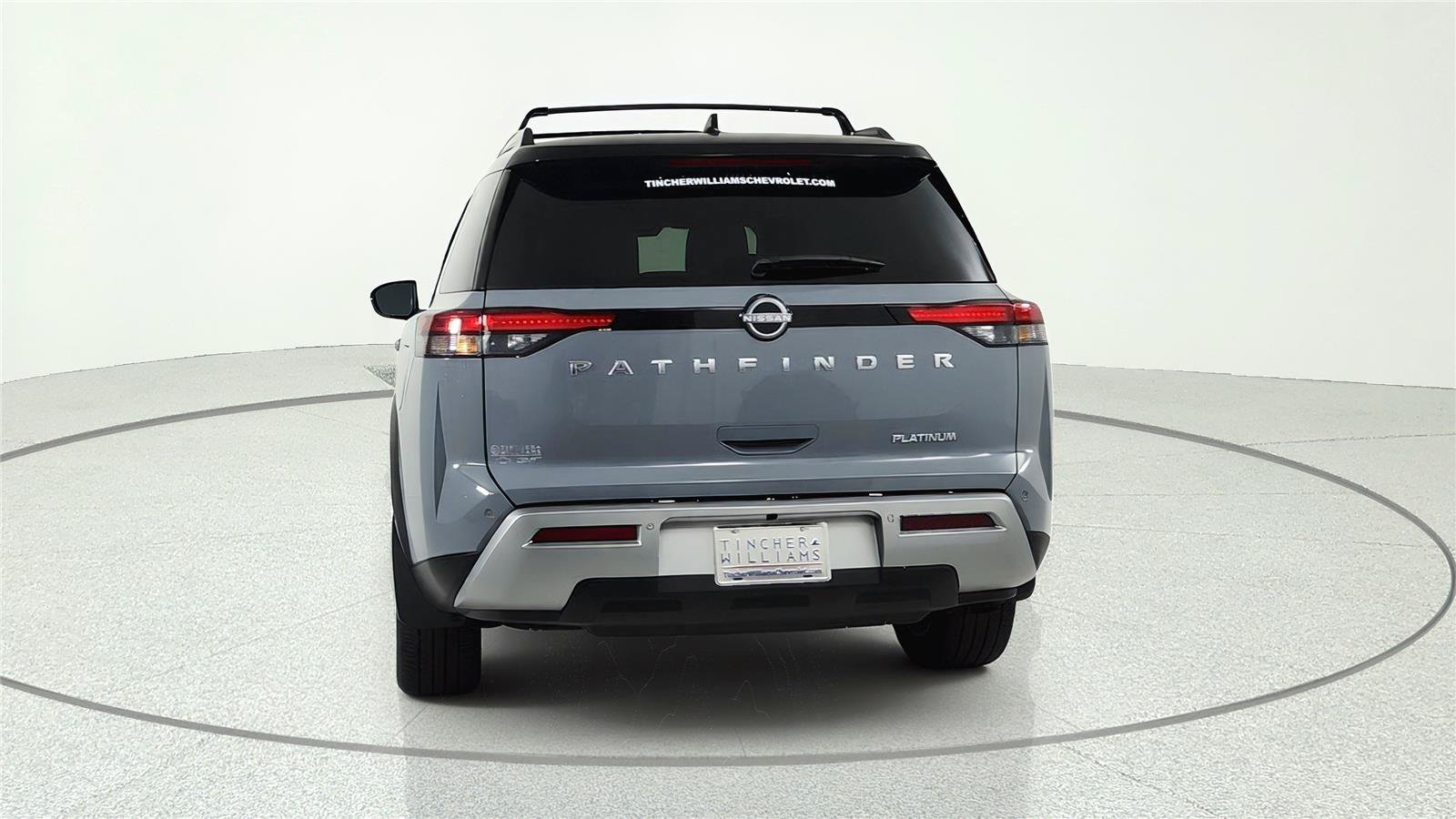Used 2024 Nissan Pathfinder Platinum FWD image 3