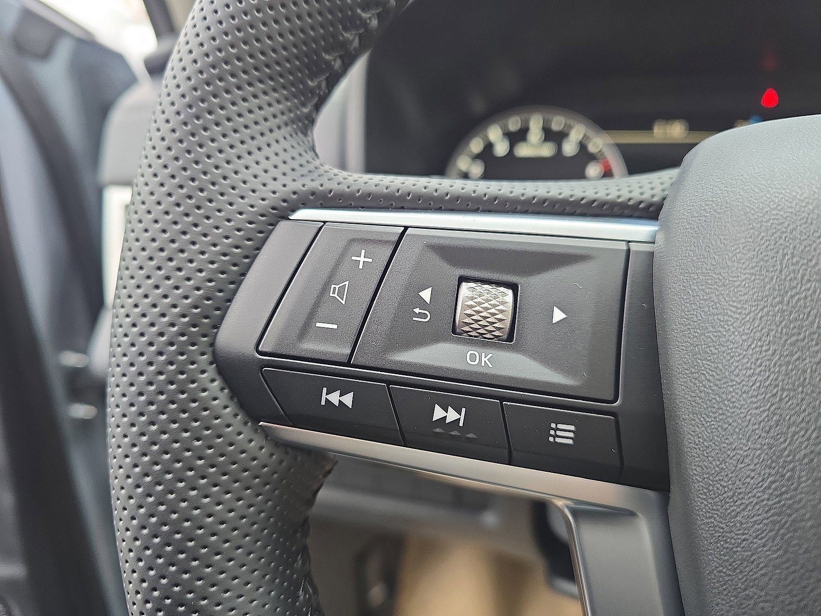 New 2026 Mitsubishi Outlander AWD image 17