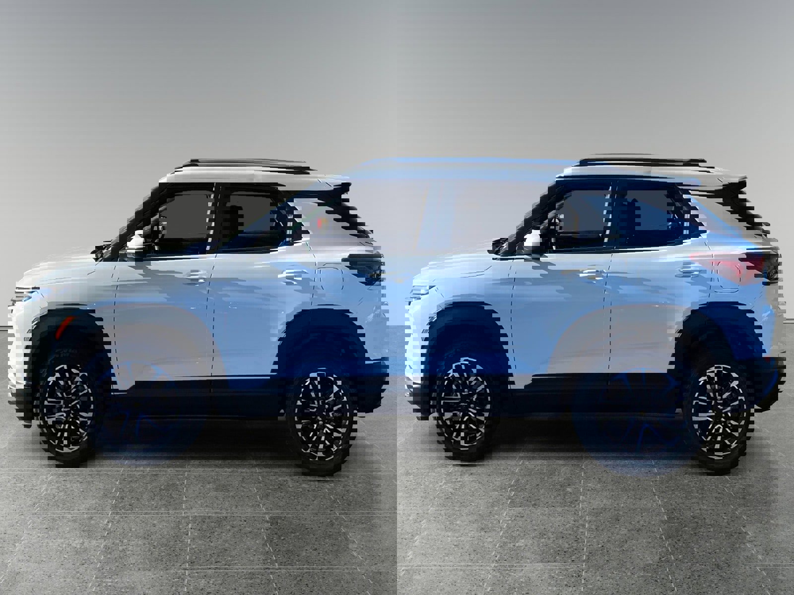 Used 2024 Chevrolet TrailBlazer LT image 2