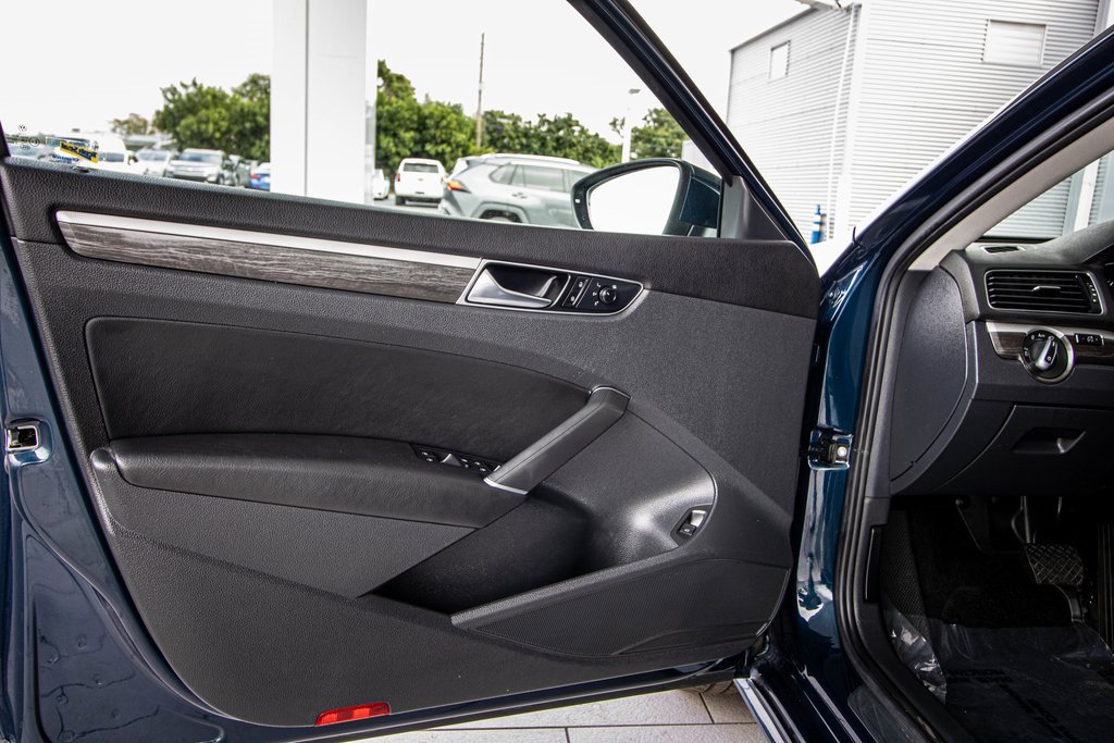 Used 2018 Volkswagen Passat 2.0T SE image 23