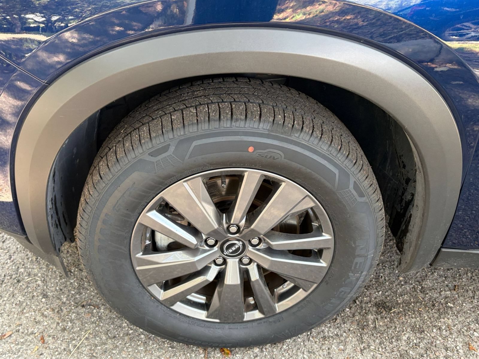 Used 2025 Nissan Pathfinder SV FWD image 32