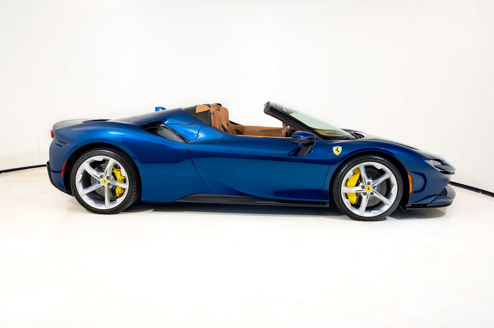 Certified 2022 Ferrari SF90 Spider image 3