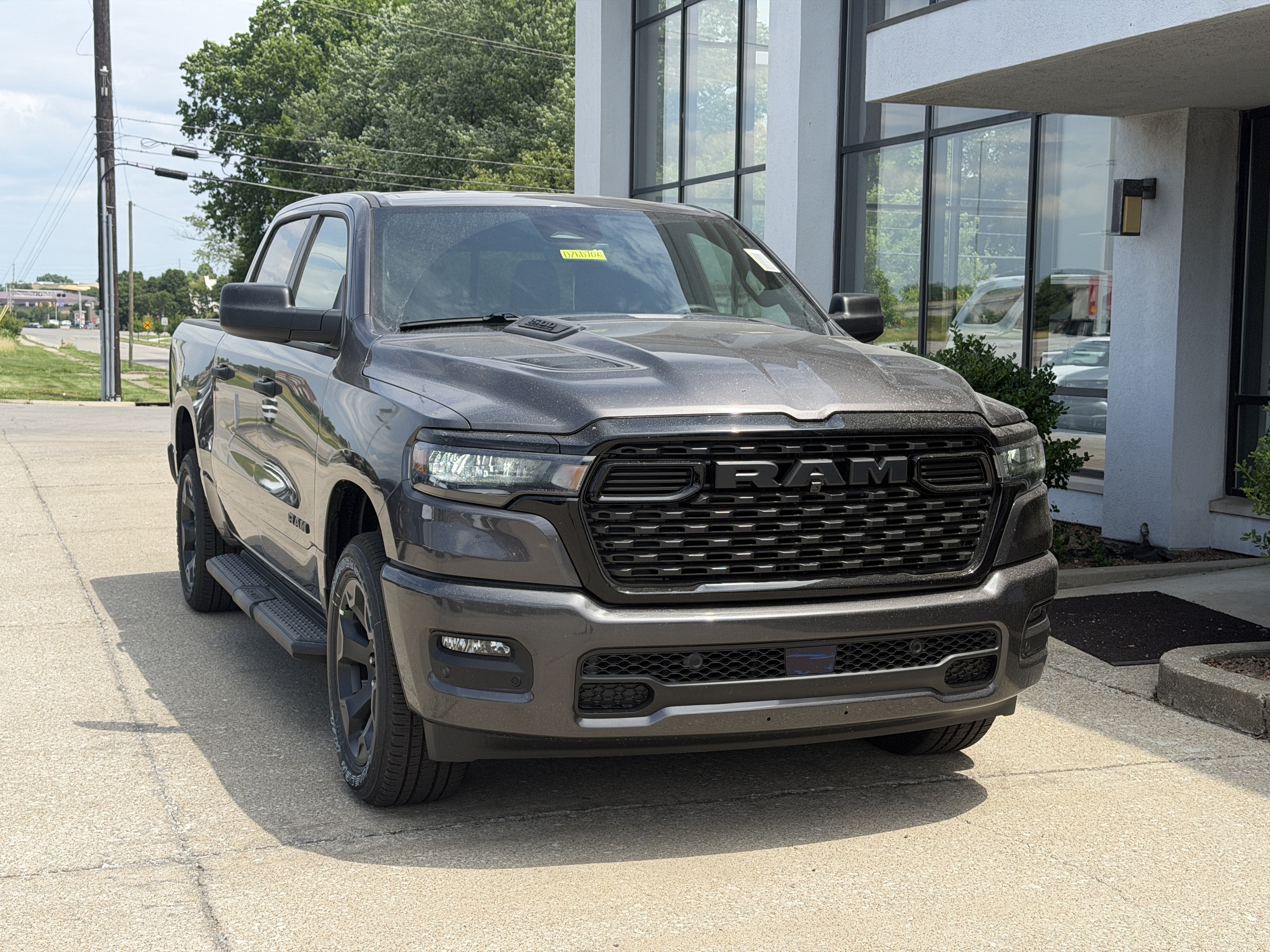 New 2026 RAM 1500 Express AWD/4WD image 17