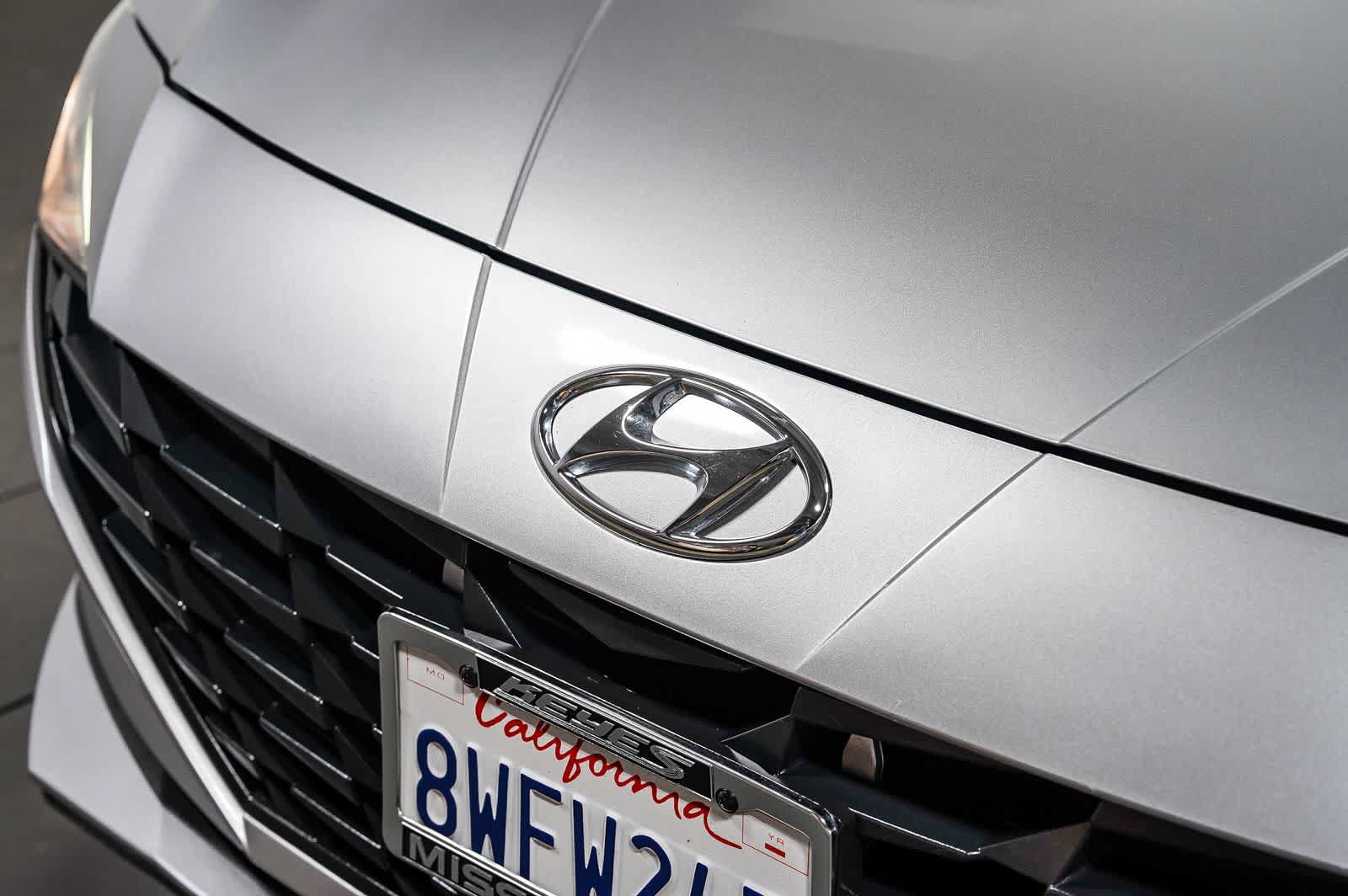 Used 2021 Hyundai Elantra SE FWD image 8