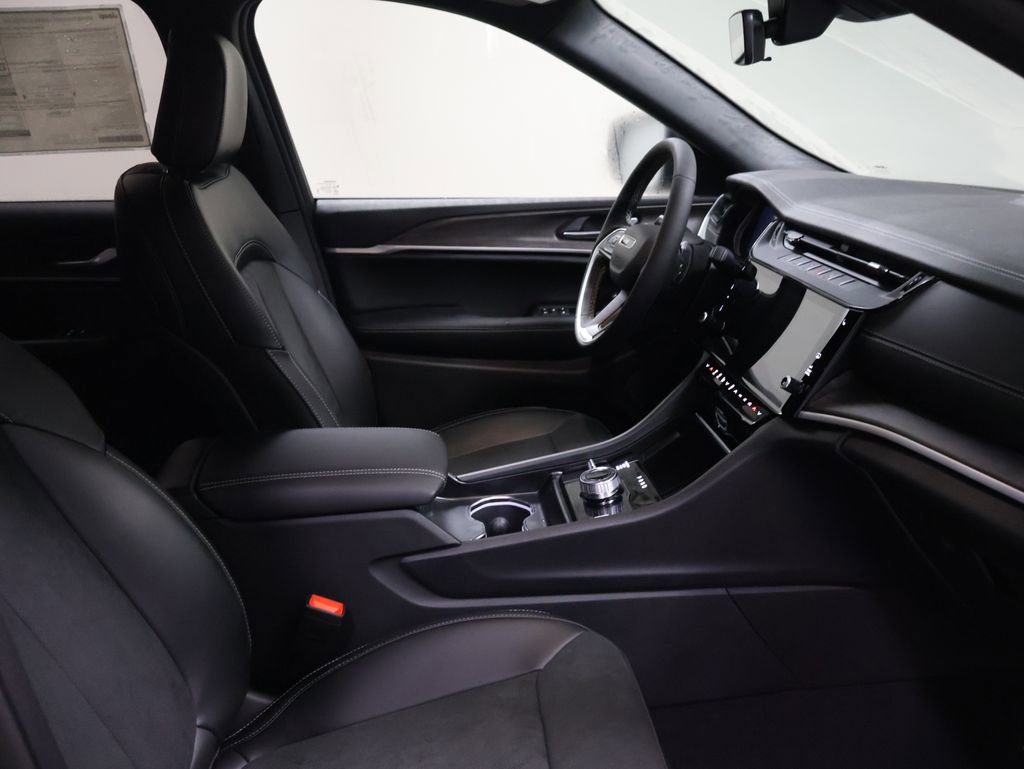 New 2026 Jeep Grand Cherokee Laredo image 17