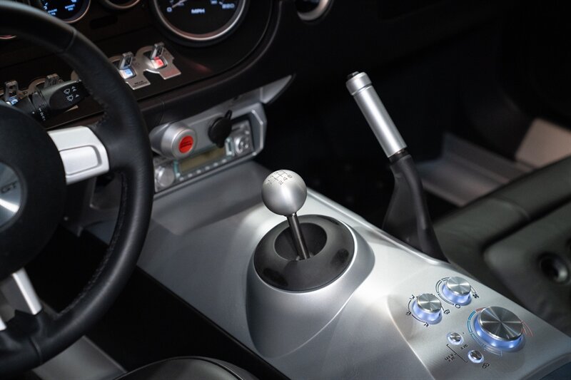 Used 2006 Ford GT RWD image 14