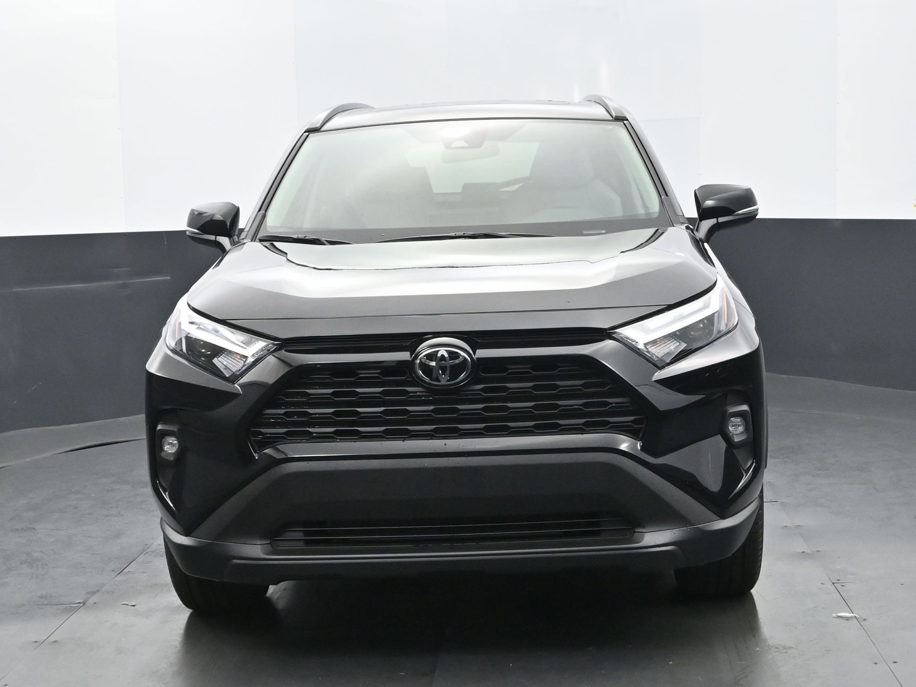 Used 2025 Toyota RAV4 XLE Premium image 8