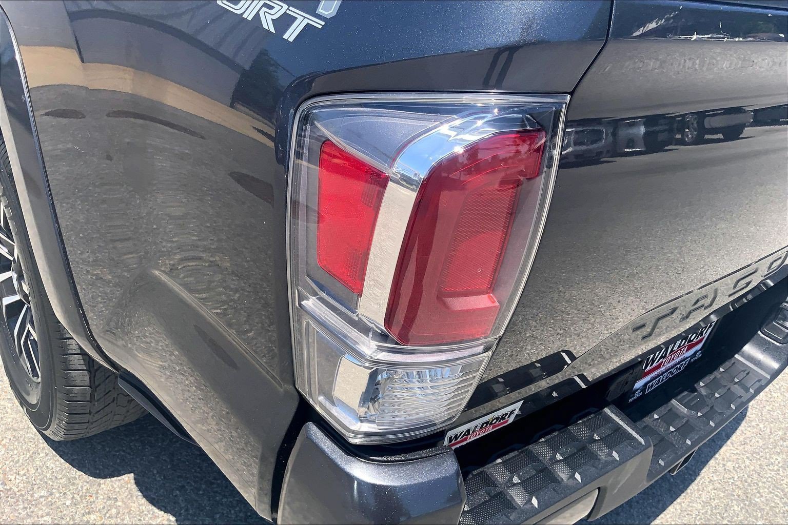 Used 2020 Toyota Tacoma TRD Sport AWD/4WD image 33