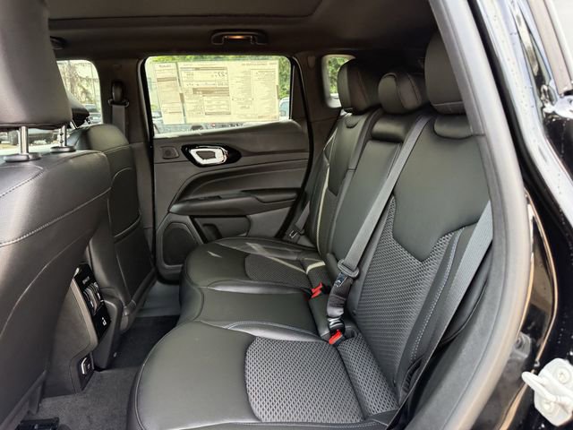 New 2025 Jeep Compass Latitude w/ Sun & Sound Group AWD/4WD image 17