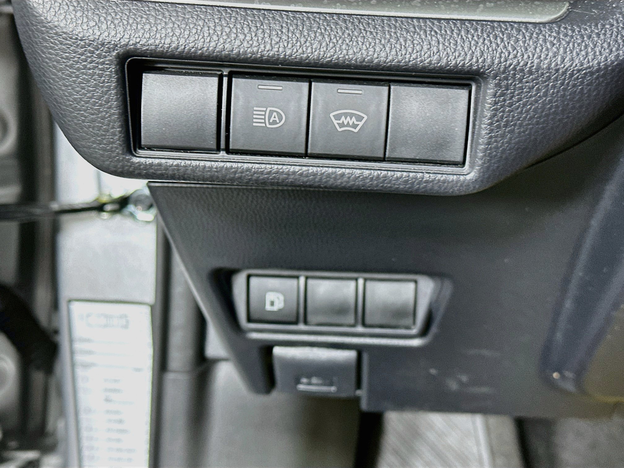 Used 2025 Toyota Prius LE FWD image 17