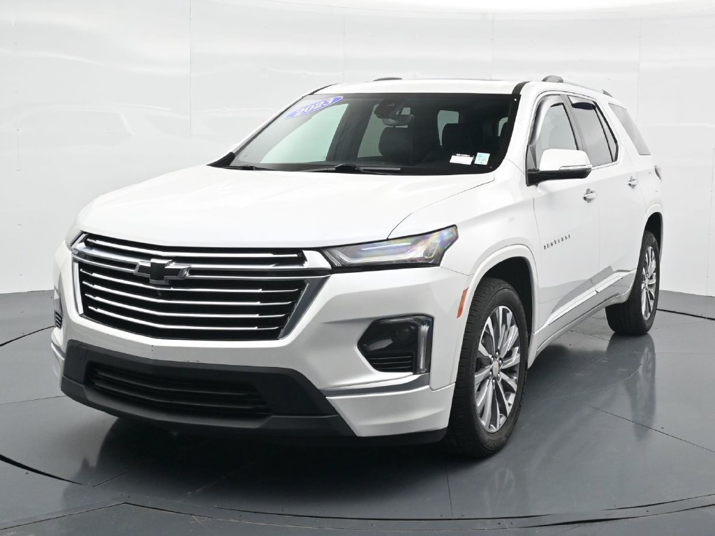 Used 2023 Chevrolet Traverse Premier FWD image 2