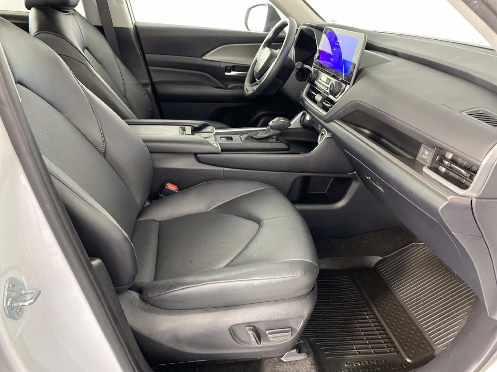 Used 2024 Toyota Grand Highlander AWD image 10