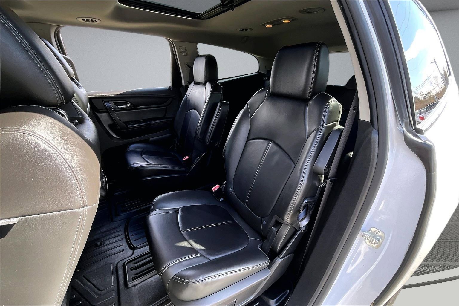 Used 2016 Chevrolet Traverse LT image 21