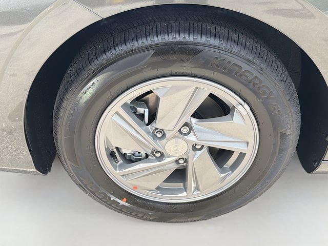 New 2026 Hyundai Elantra SE FWD image 30