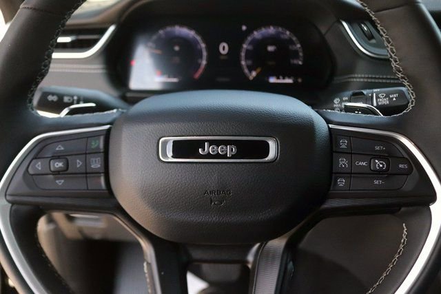 Used 2024 Jeep Grand Cherokee Altitude AWD/4WD image 15