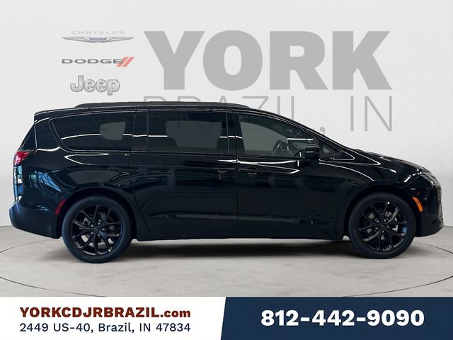 New 2027 Chrysler Pacifica Limited FWD image 6