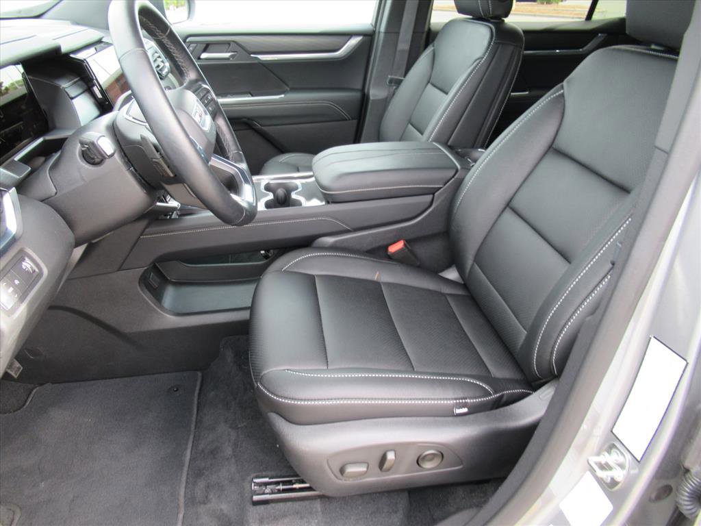 Used 2025 GMC Acadia Elevation image 17