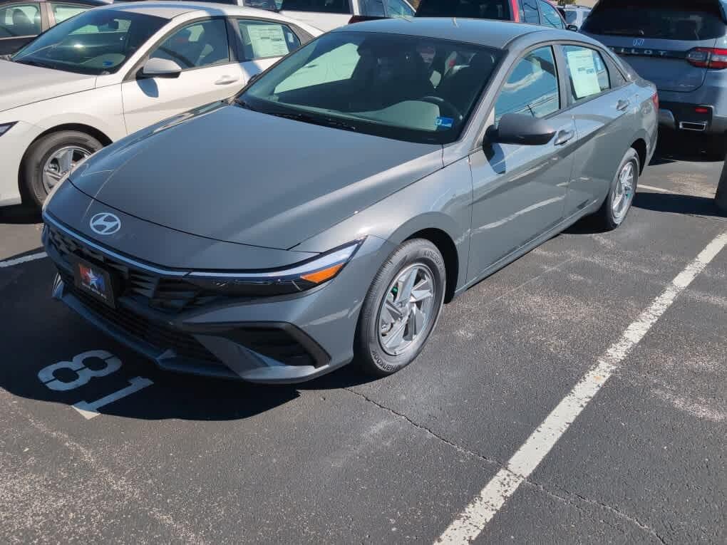 New 2026 Hyundai Elantra SE FWD image 10
