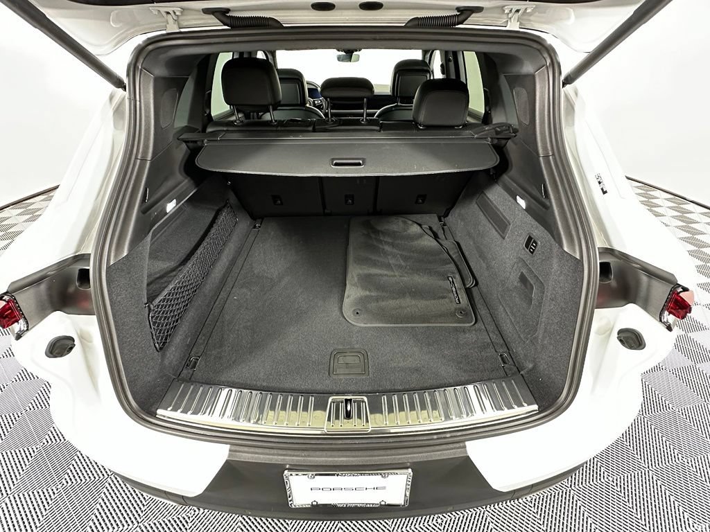Certified 2025 Porsche Cayenne AWD/4WD image 43