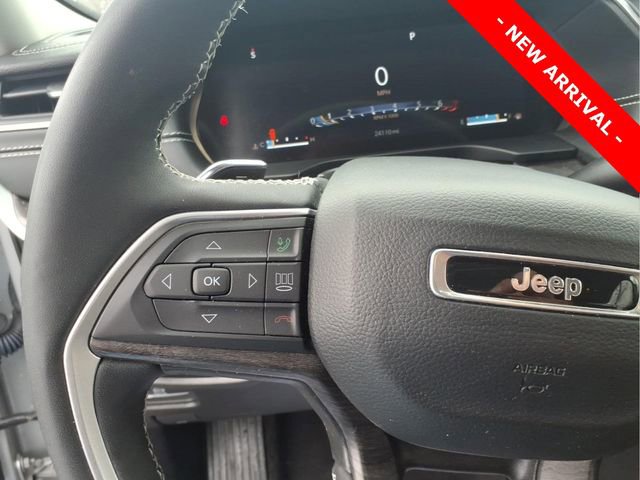 Used 2023 Jeep Grand Cherokee Limited w/ Black Appearance Package AWD/4WD image 14