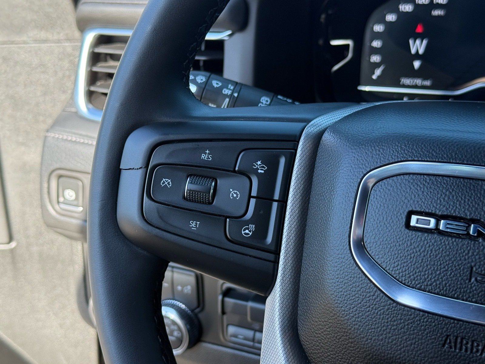 Used 2023 GMC Yukon Denali w/ Max Trailering Package AWD/4WD image 17