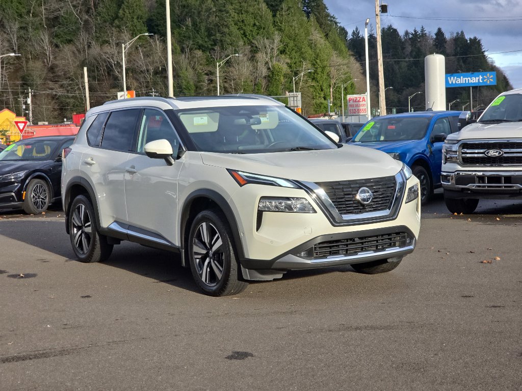 Used 2021 Nissan Rogue Platinum image 2