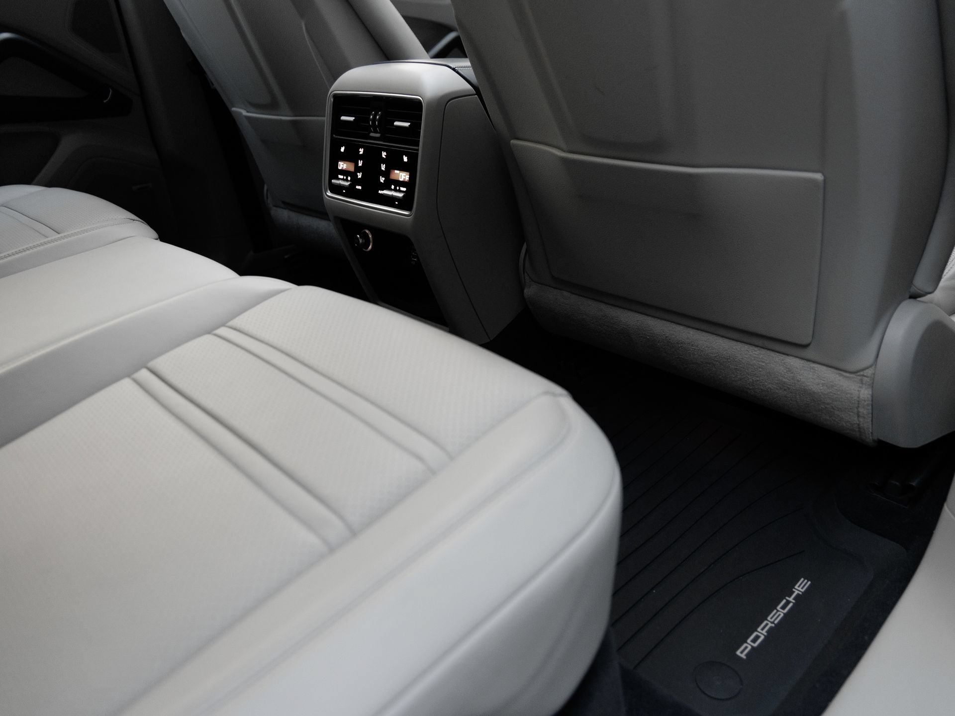 Certified 2019 Porsche Cayenne S AWD/4WD image 32