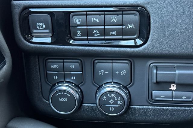 New 2026 GMC Yukon XL Elevation w/ Elevation Premium Package image 34