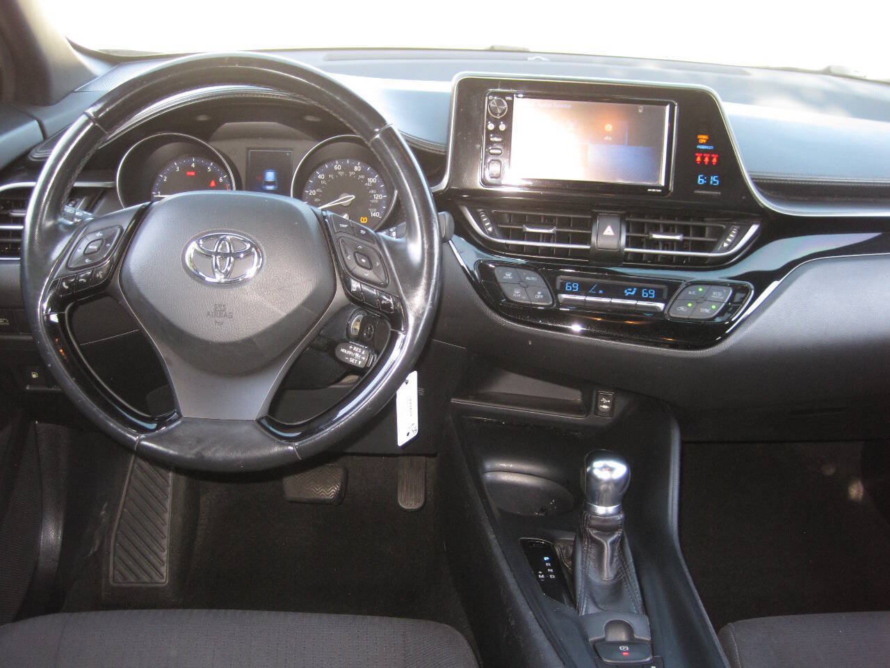 Used 2018 Toyota C-HR XLE FWD image 26