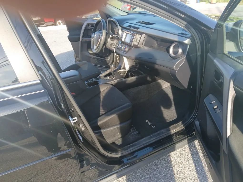 Used 2016 Toyota RAV4 LE FWD image 22