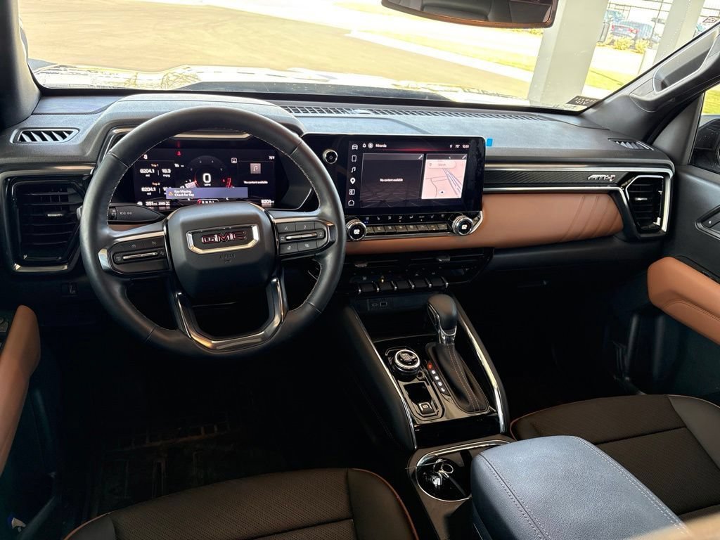 Used 2025 GMC Canyon AT4 w/ AT4 Premium Package AWD/4WD image 5