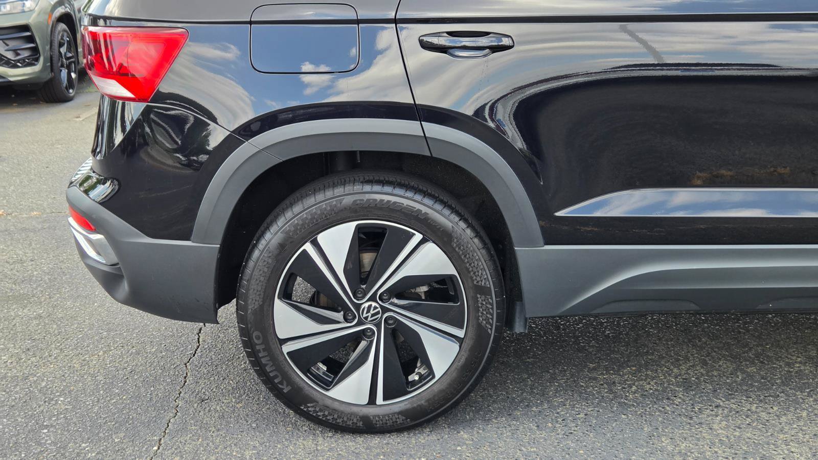 Certified 2024 Volkswagen Taos SE AWD/4WD image 18
