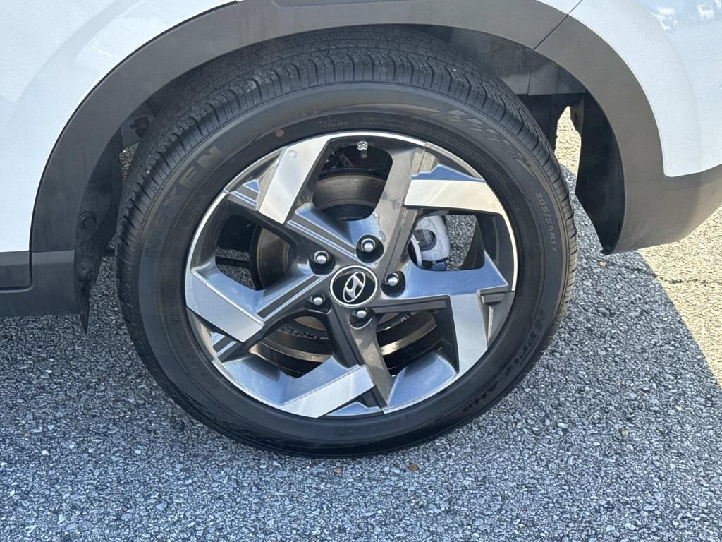 Used 2025 Hyundai Venue SEL FWD image 5