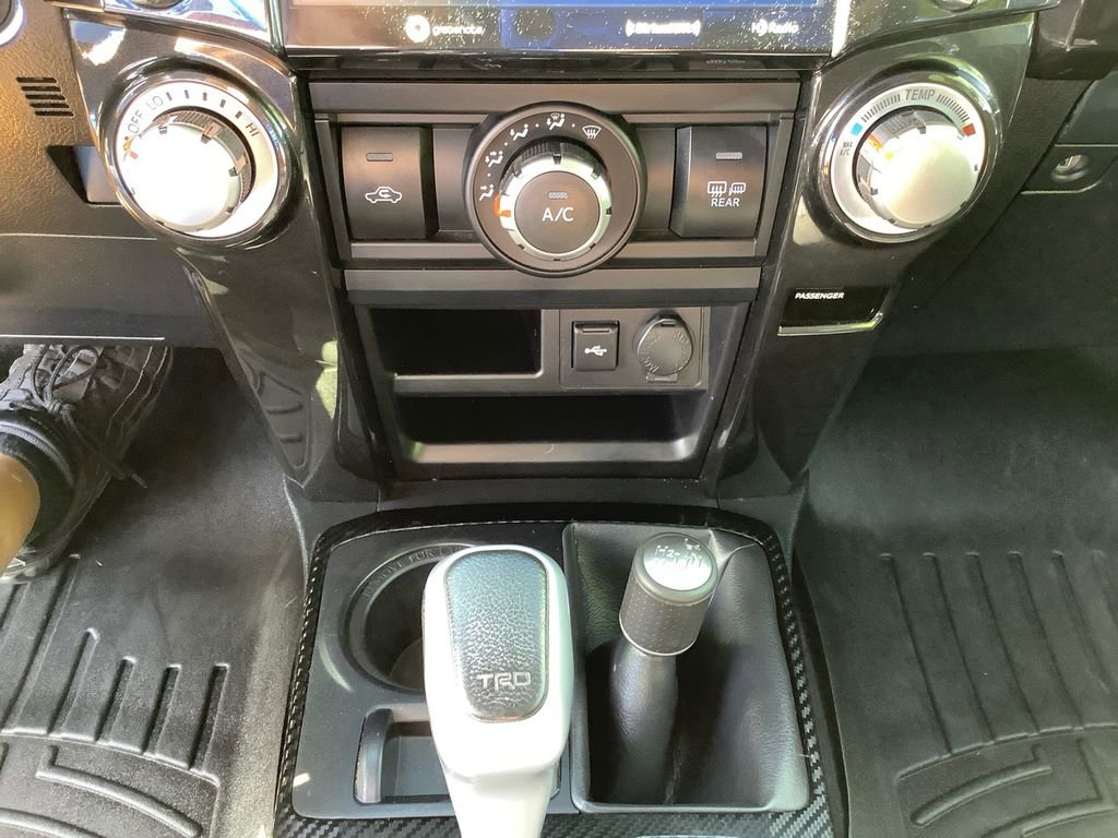 Used 2022 Toyota 4Runner TRD Off-Road Premium AWD/4WD image 29