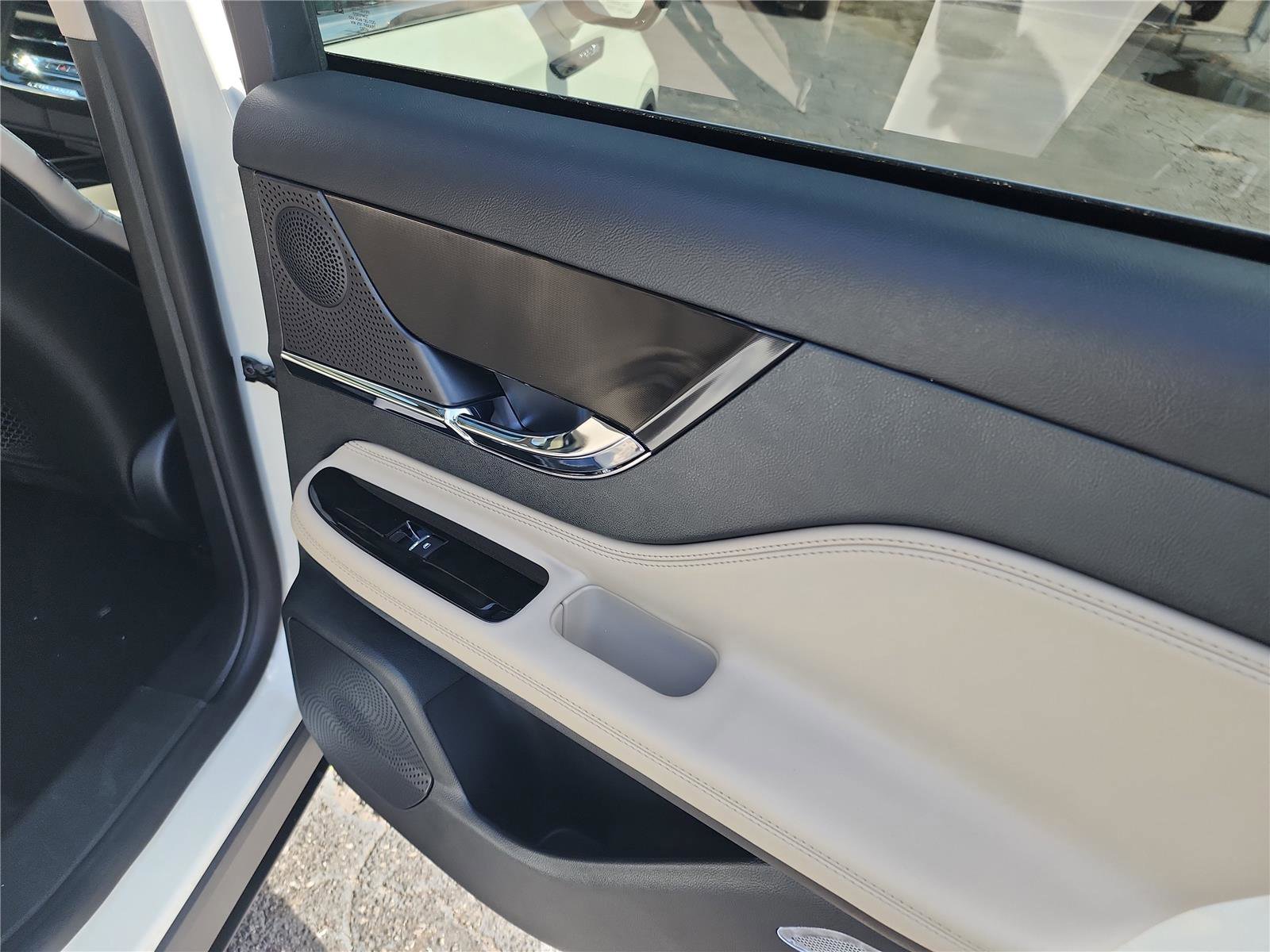 New 2026 Lincoln Corsair Premiere image 21