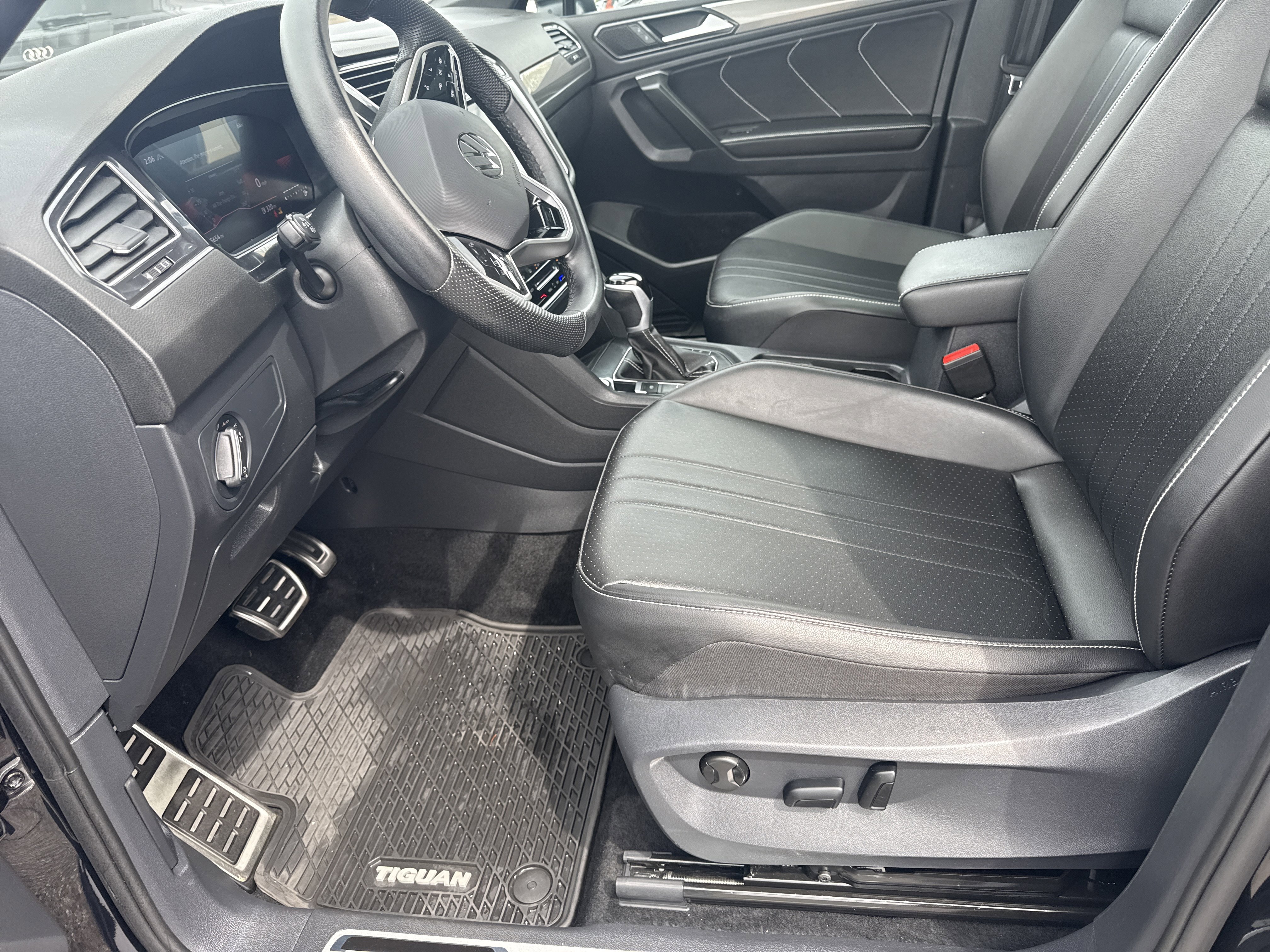 Certified 2024 Volkswagen Tiguan SE R-Line AWD/4WD image 5