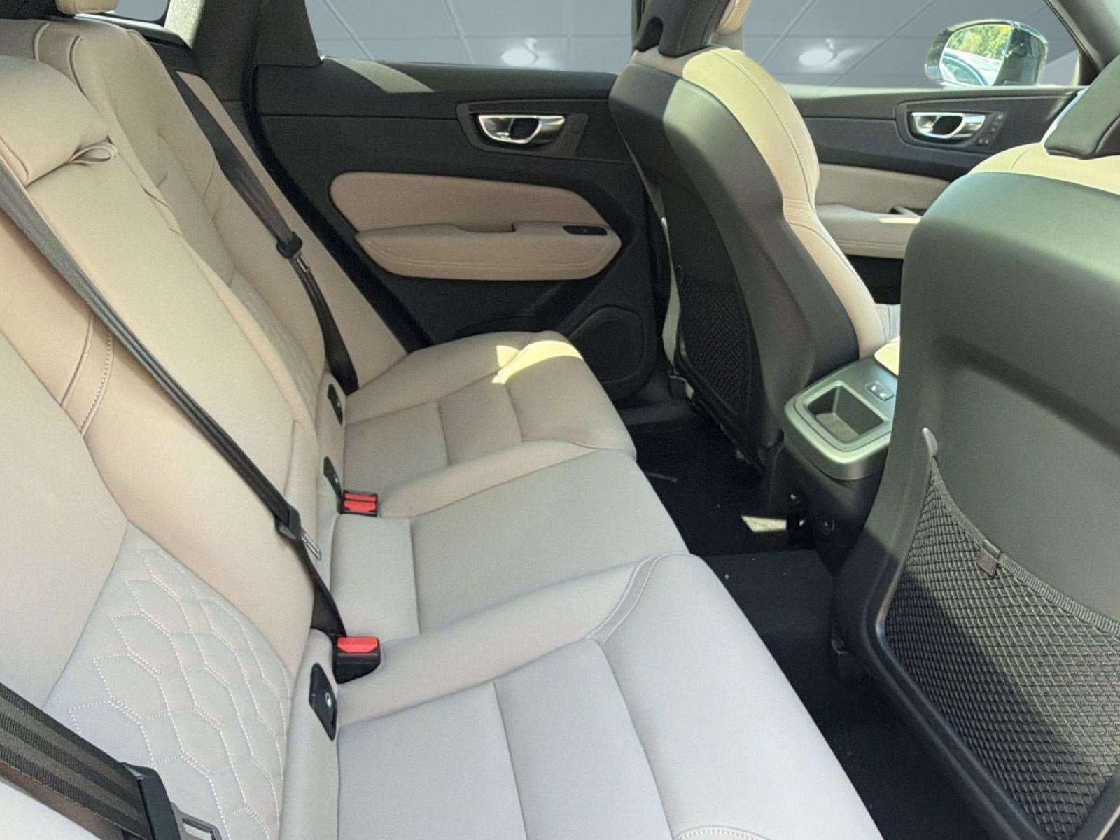 New 2026 Volvo XC60 B5 Core w/ Climate Package AWD/4WD image 30