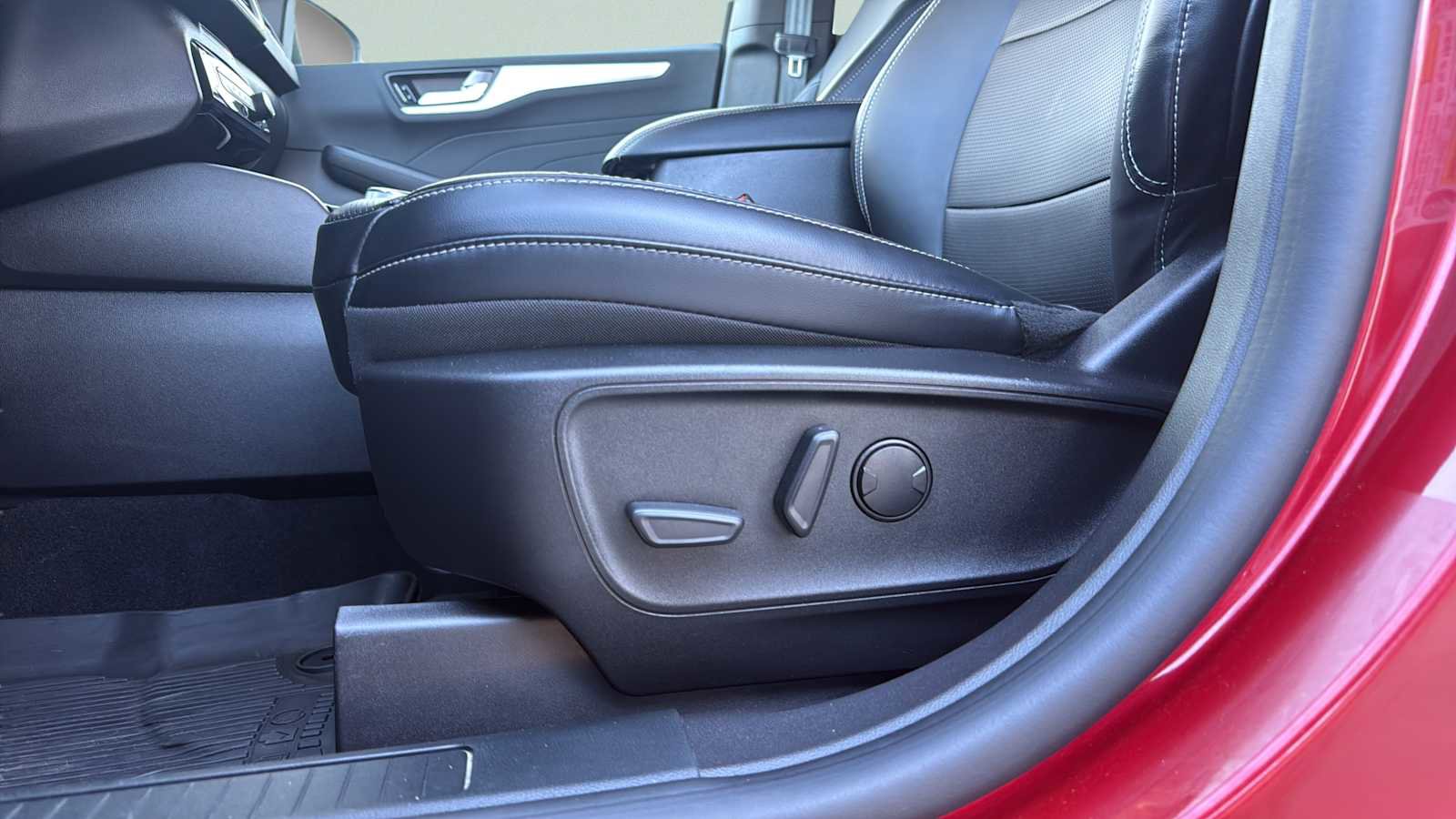 Used 2023 Ford Escape Platinum image 13