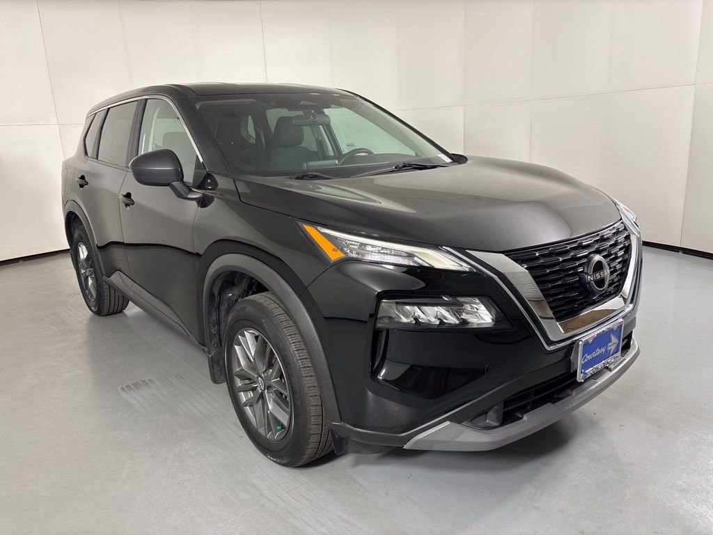 Used 2023 Nissan Rogue S image 2