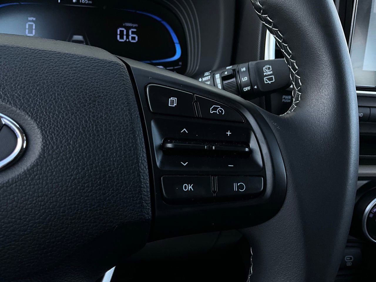 Used 2025 Hyundai Venue SEL image 35