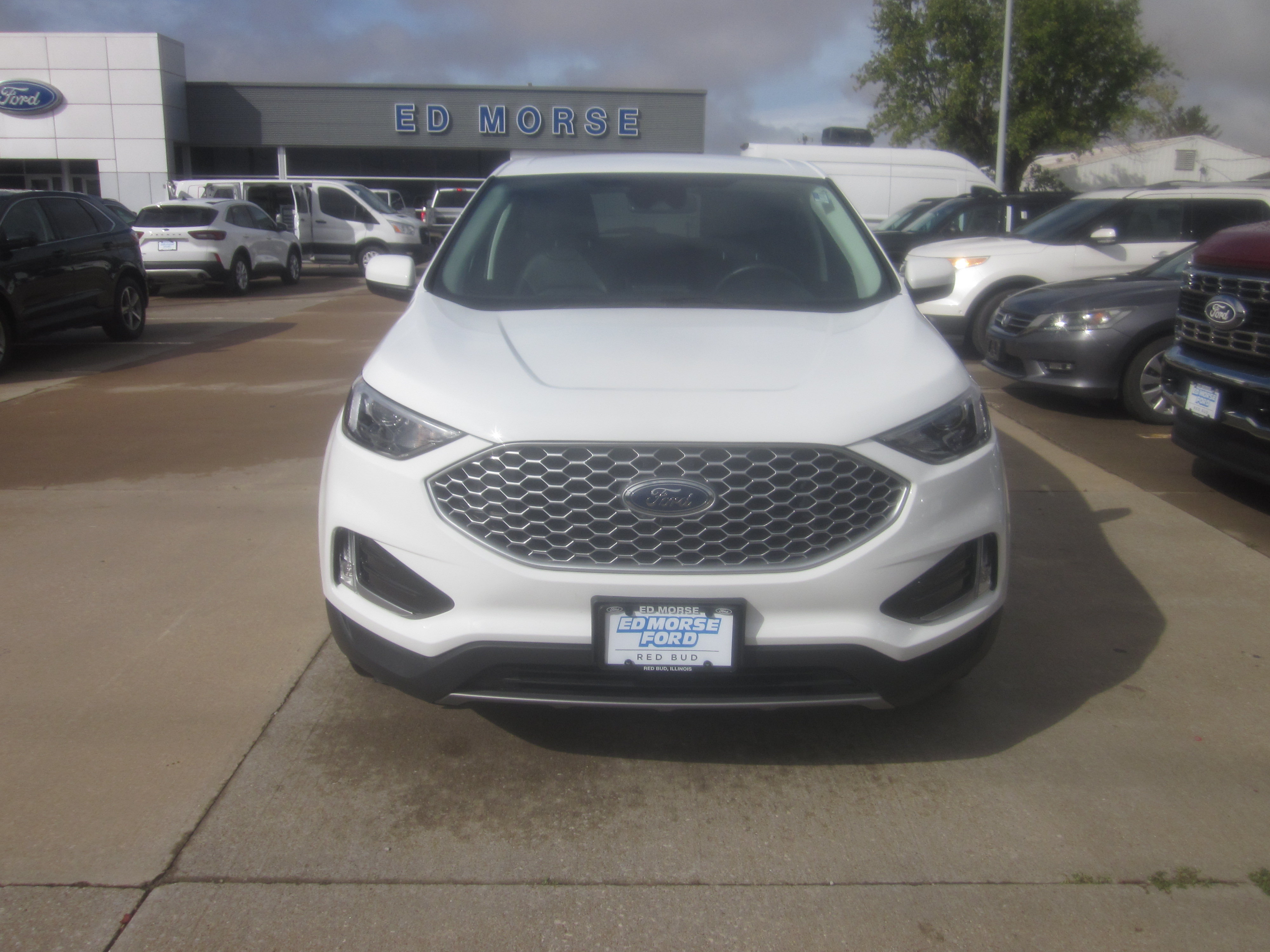 Used 2024 Ford Edge SEL w/ Convenience Package AWD/4WD image 2