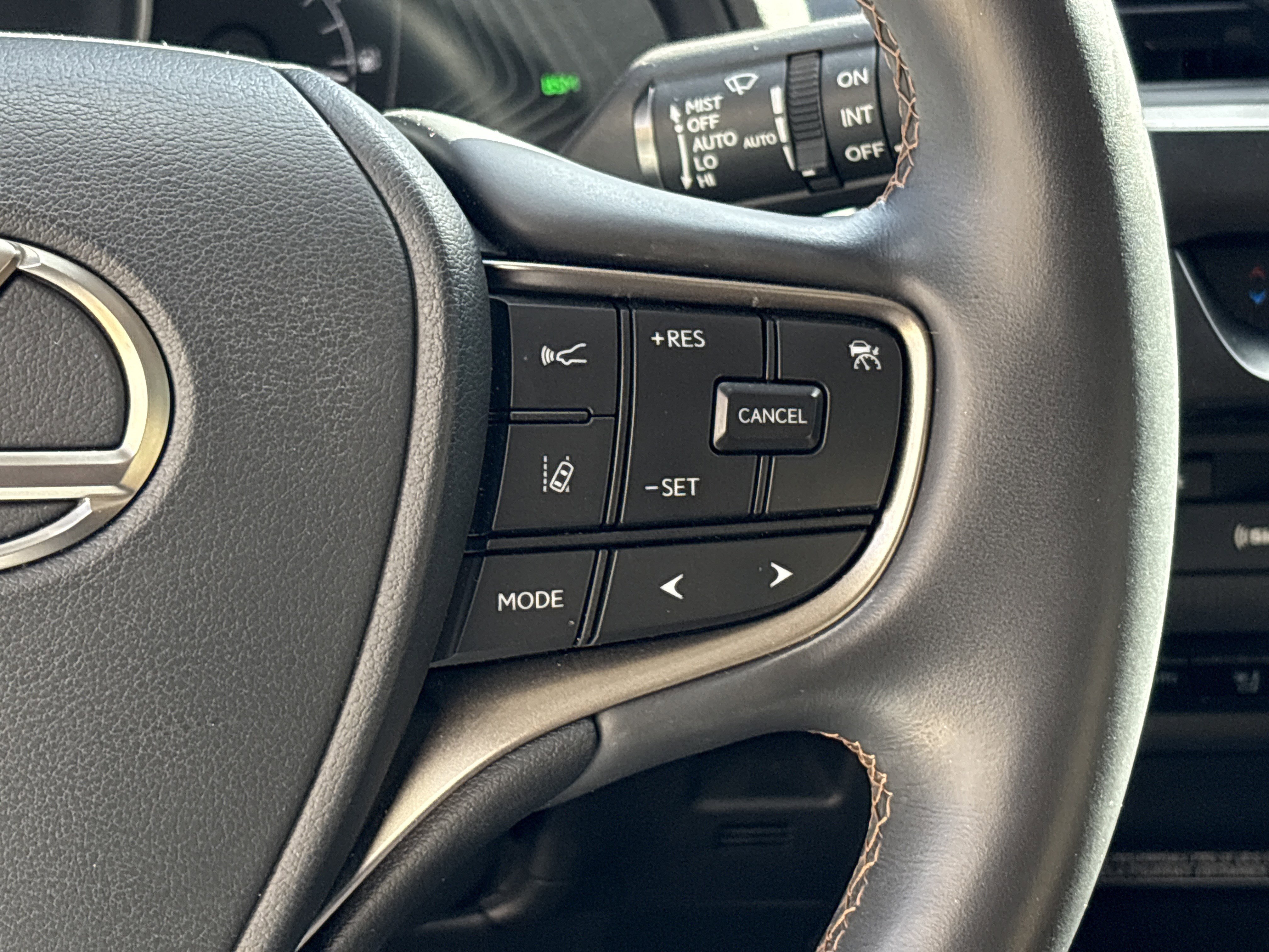 Used 2022 Lexus UX 250h w/ Premium Package image 20