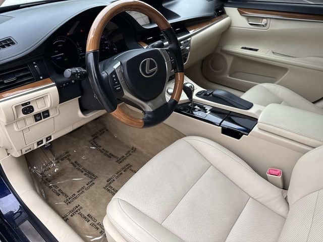 Used 2015 Lexus ES 300h w/ Navigation System Package FWD image 21
