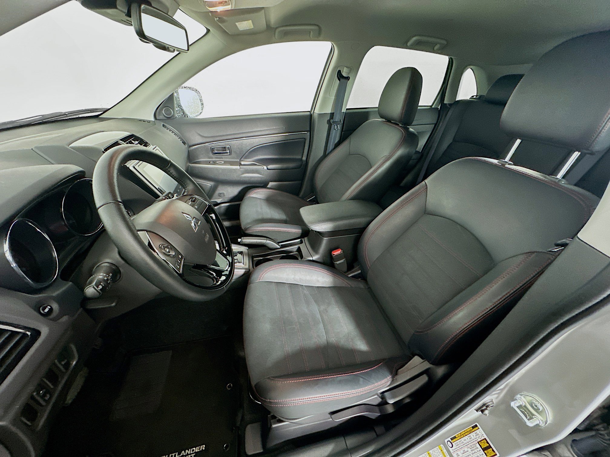 Used 2025 Mitsubishi Outlander Sport SE image 13