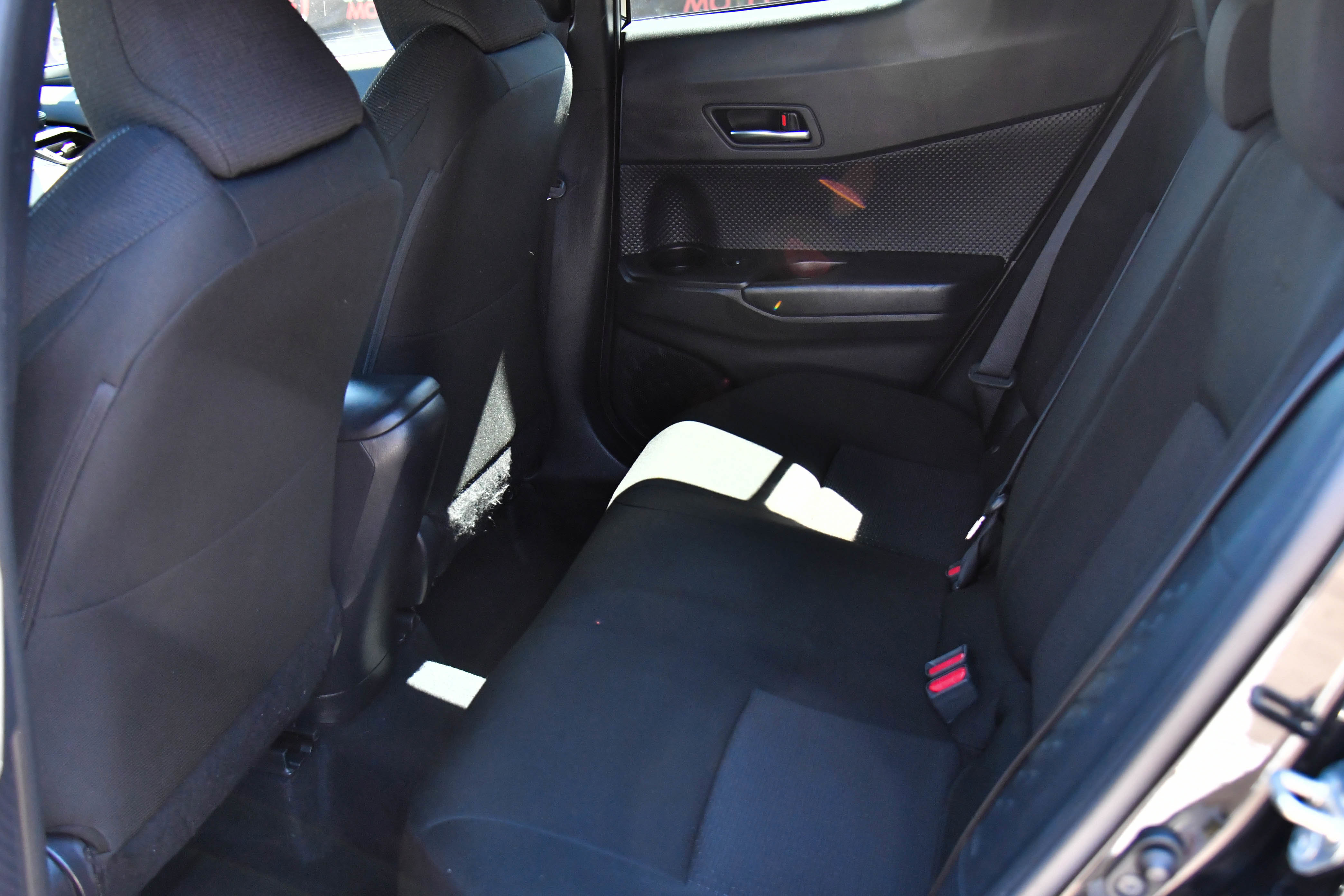 Used 2019 Toyota C-HR LE image 32