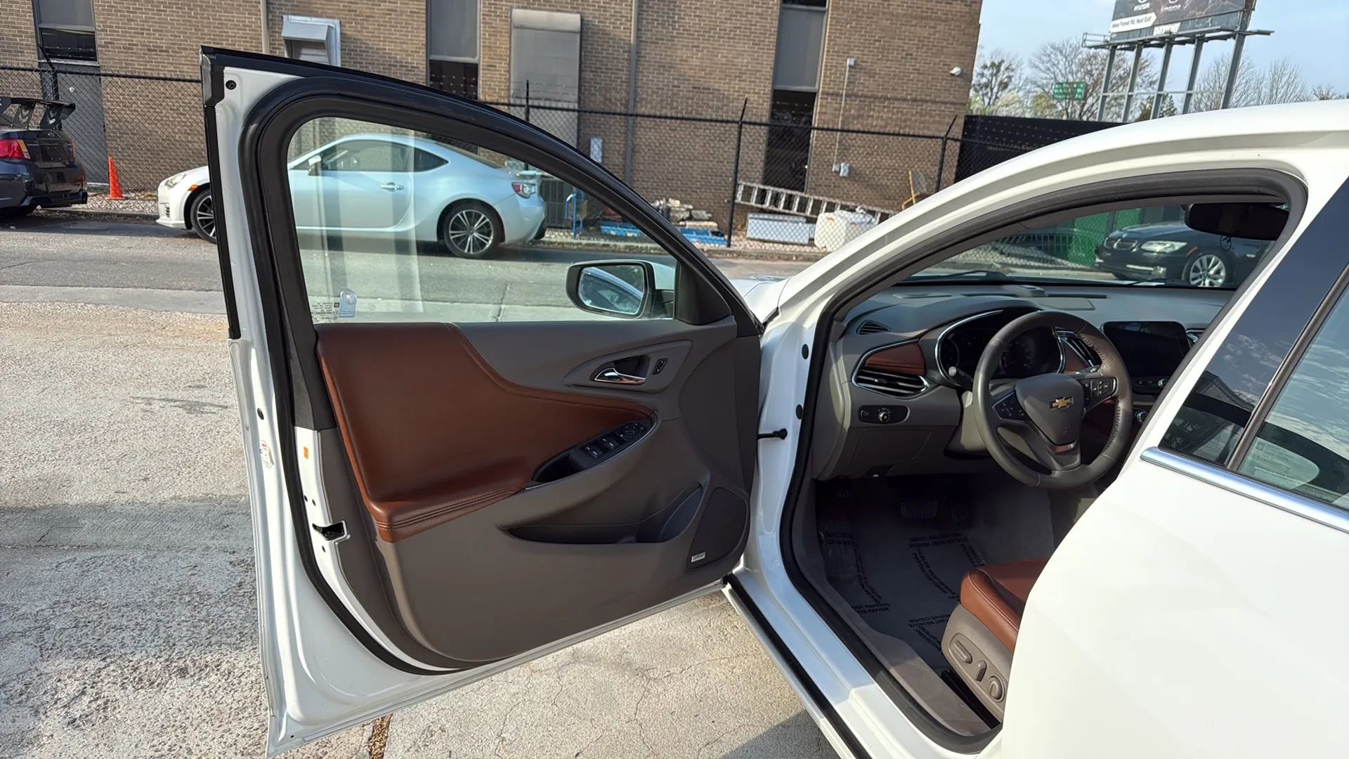 Used 2017 Chevrolet Malibu LT w/ Leather Package image 15