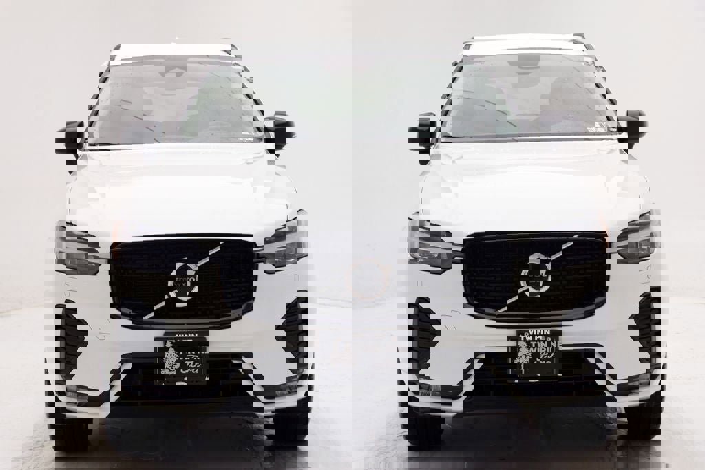 Used 2025 Volvo XC60 B5 Core AWD/4WD image 5